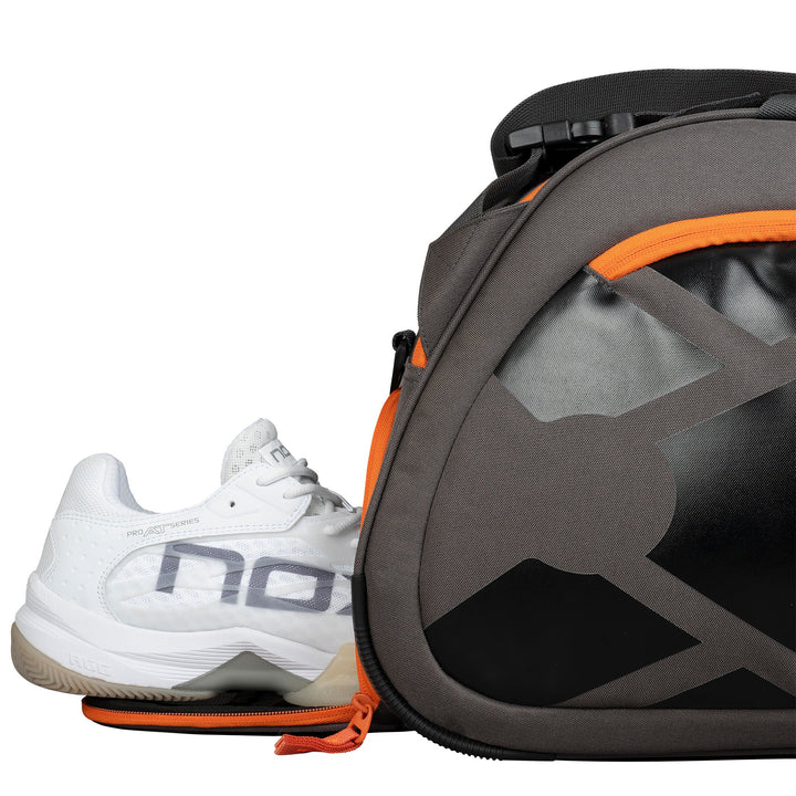 AT10 TEAM GREY/ORANGE PADEL BAG